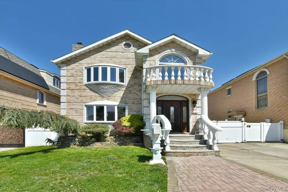 7627 175th Street Fresh Meadows, NY 11366