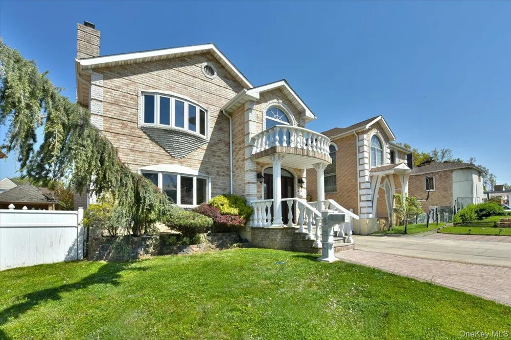 7627 175th Street Fresh Meadows, NY 11366