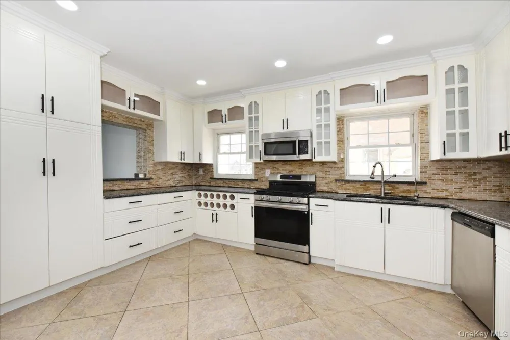 7627 175th Street Fresh Meadows, NY 11366