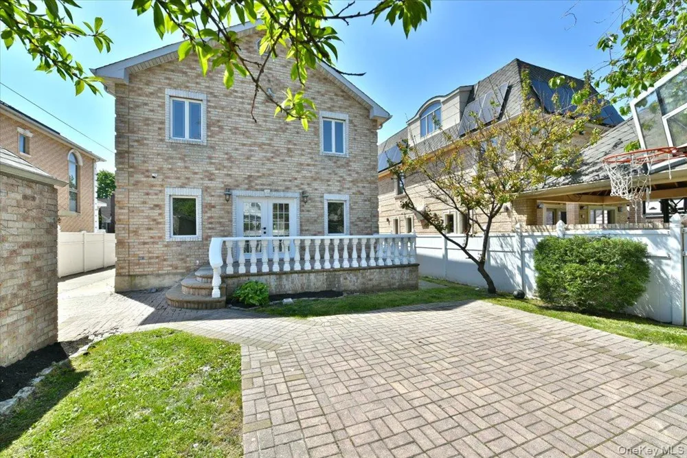 7627 175th Street Fresh Meadows, NY 11366