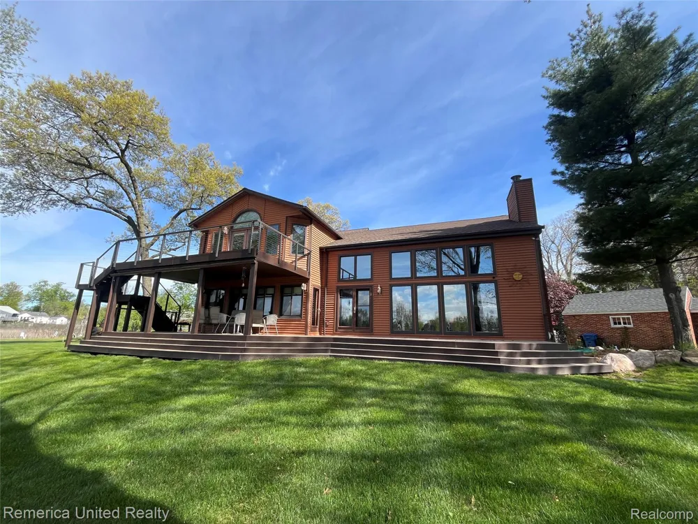 4533 Horseshoe Drive Waterford Charter Township, MI 48328
