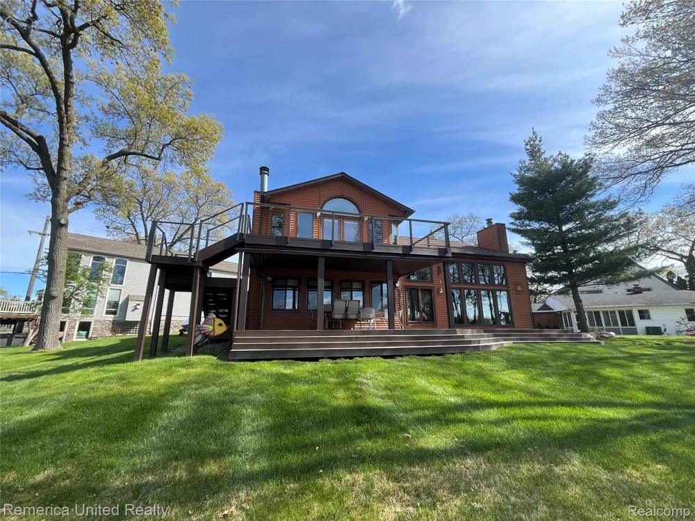 4533 Horseshoe Drive Waterford Charter Township, MI 48328