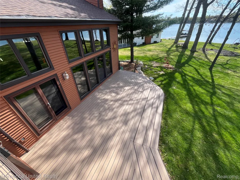 4533 Horseshoe Drive Waterford Charter Township, MI 48328