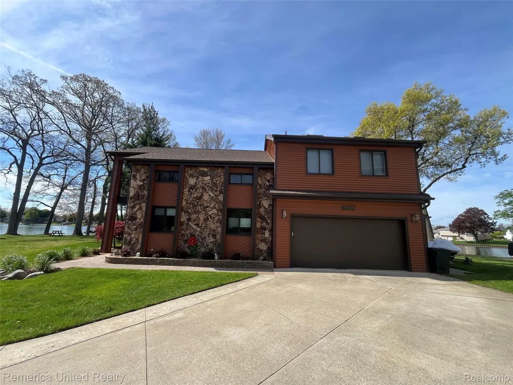 4533 Horseshoe Drive Waterford Charter Township, MI 48328