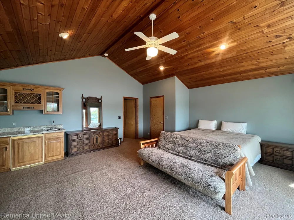4533 Horseshoe Drive Waterford Charter Township, MI 48328