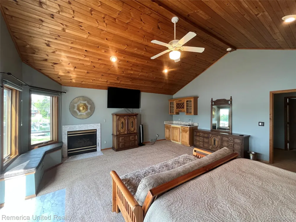 4533 Horseshoe Drive Waterford Charter Township, MI 48328