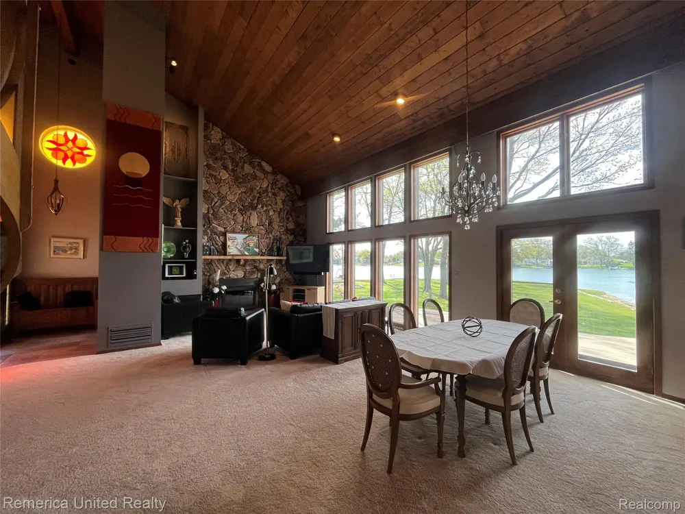 4533 Horseshoe Drive Waterford Charter Township, MI 48328