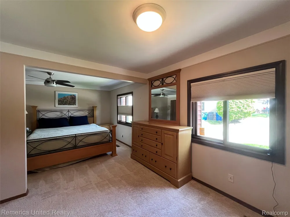 4533 Horseshoe Drive Waterford Charter Township, MI 48328