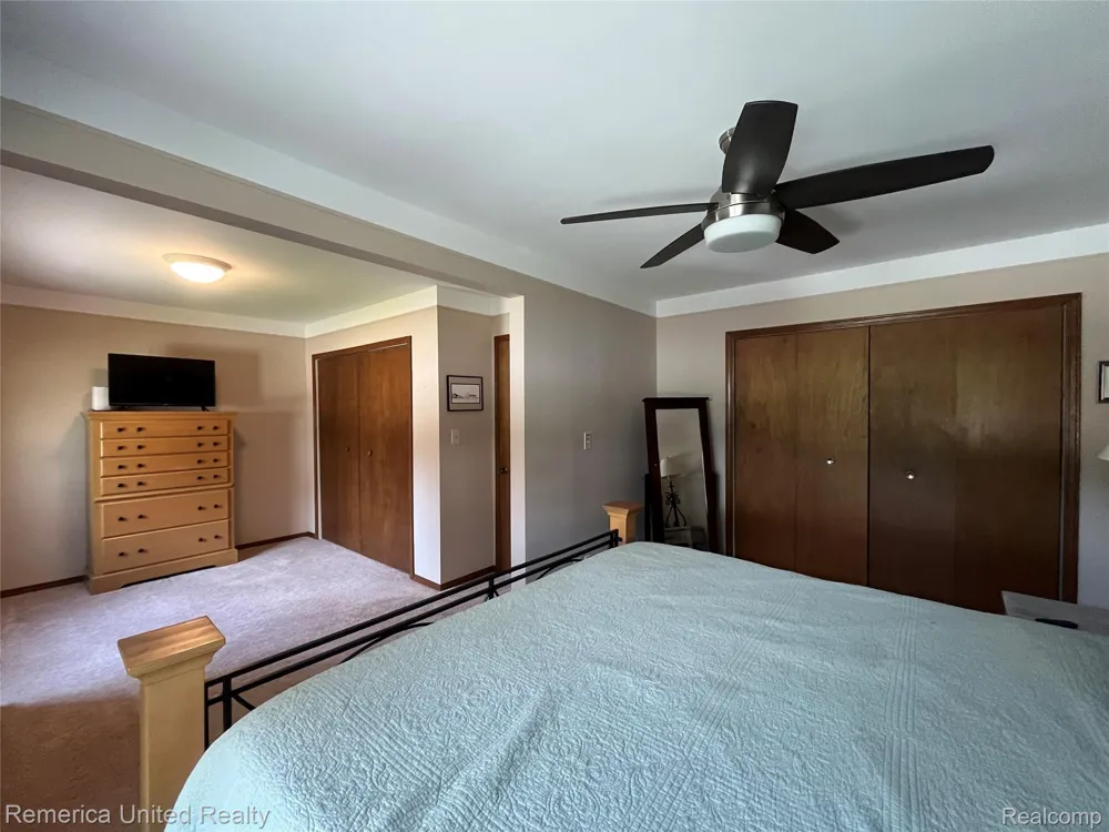 4533 Horseshoe Drive Waterford Charter Township, MI 48328