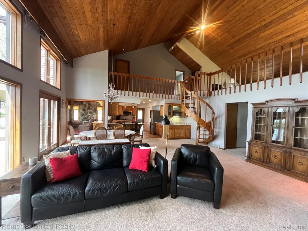 4533 Horseshoe Drive Waterford Charter Township, MI 48328