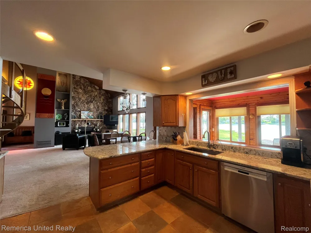 4533 Horseshoe Drive Waterford Charter Township, MI 48328