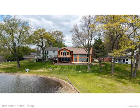 4533 Horseshoe Drive