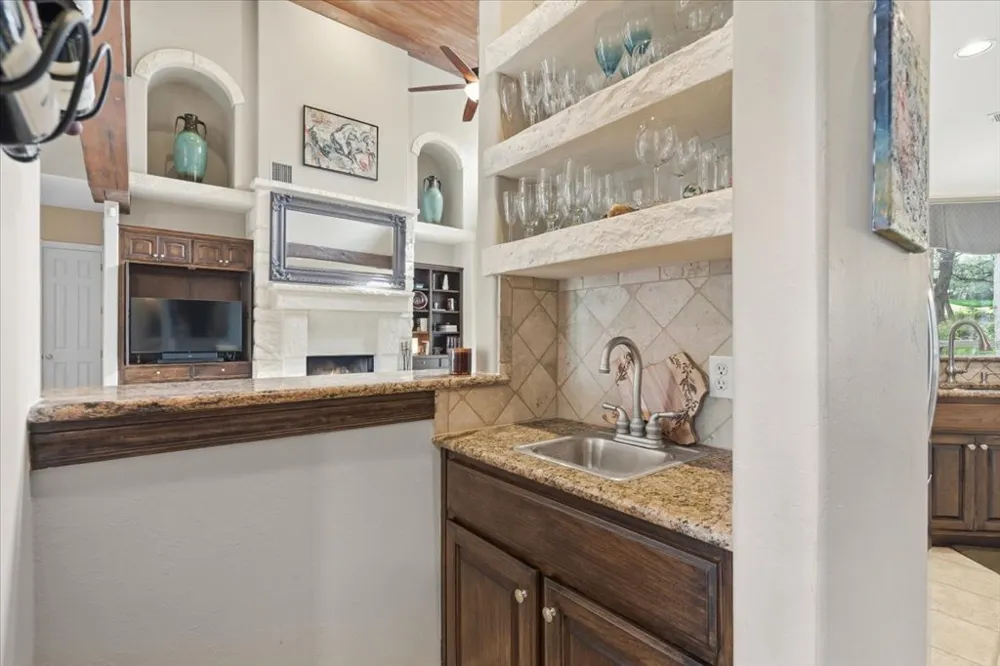 91 Duck Lake Drive Lakeway, TX 78734