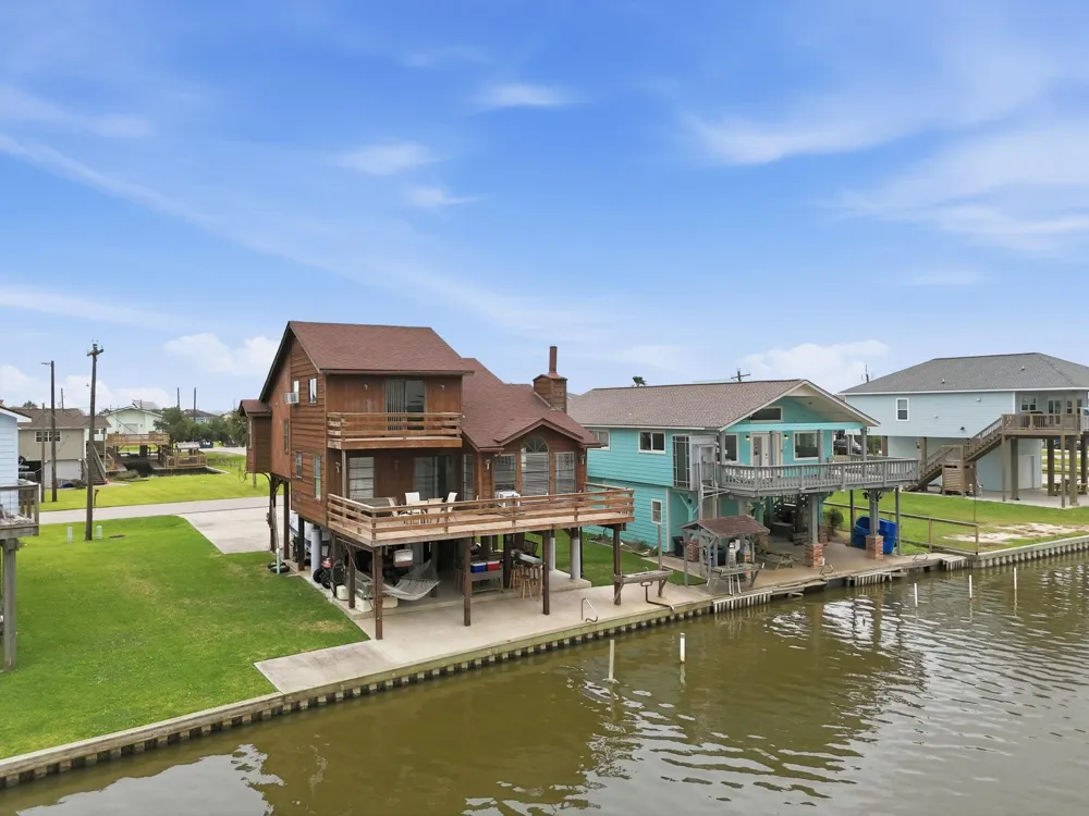 215 Redfish Drive Freeport, TX 77541