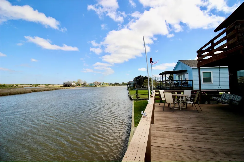 215 Redfish Drive Freeport, TX 77541