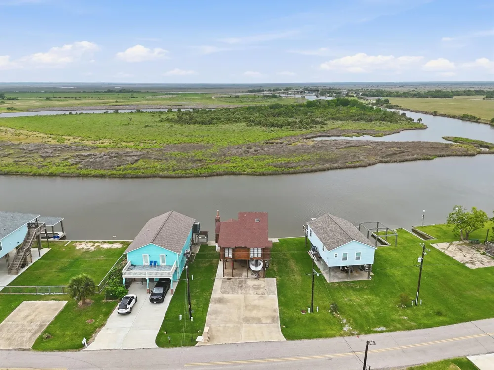 215 Redfish Drive Freeport, TX 77541