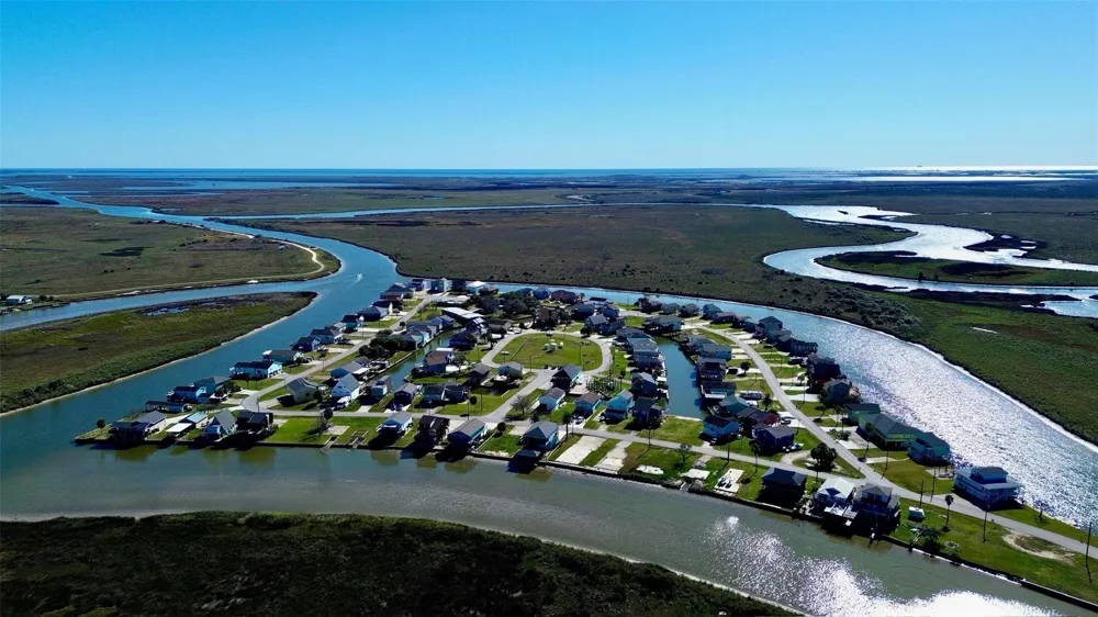 215 Redfish Drive Freeport, TX 77541