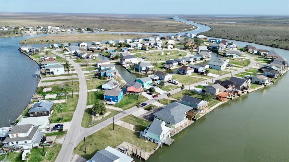 215 Redfish Drive Freeport, TX 77541
