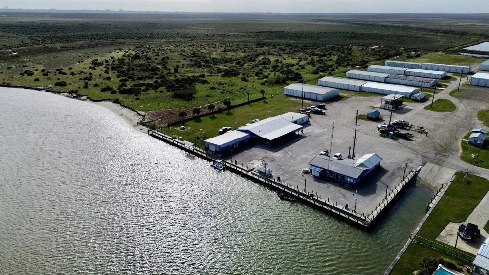 215 Redfish Drive Freeport, TX 77541