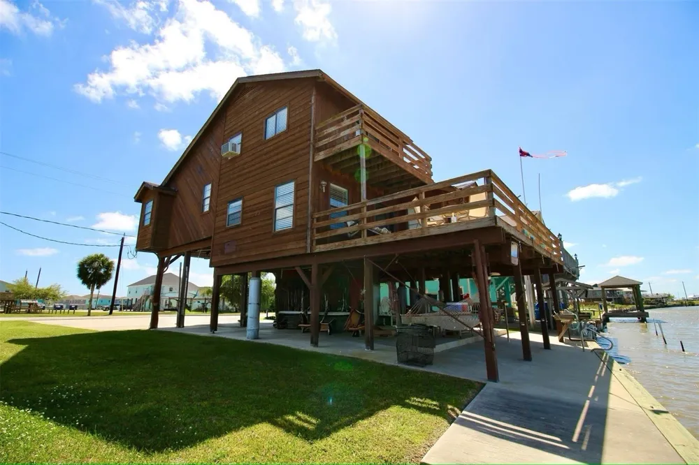 215 Redfish Drive Freeport, TX 77541