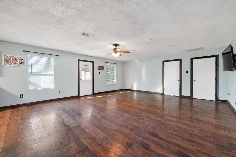 1910 Duncan Drive Oyster Creek, TX 77541
