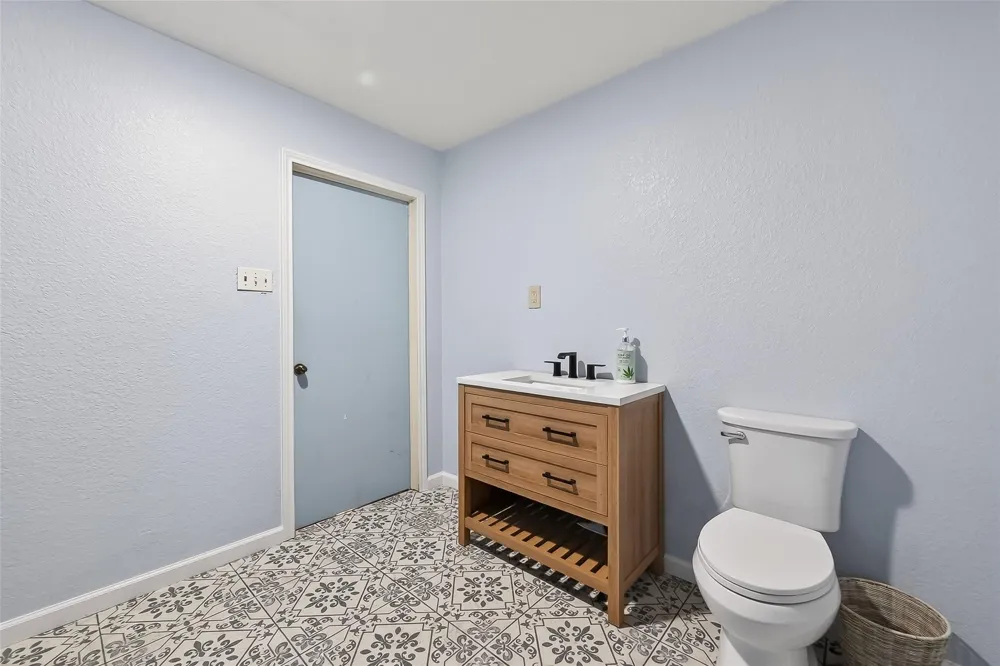 1910 Duncan Drive Oyster Creek, TX 77541
