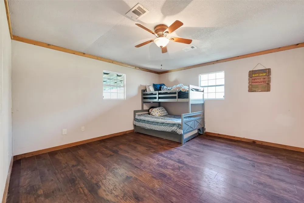 1910 Duncan Drive Oyster Creek, TX 77541