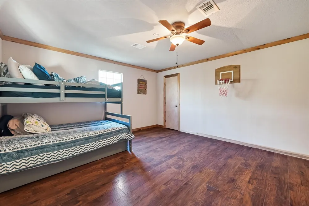 1910 Duncan Drive Oyster Creek, TX 77541