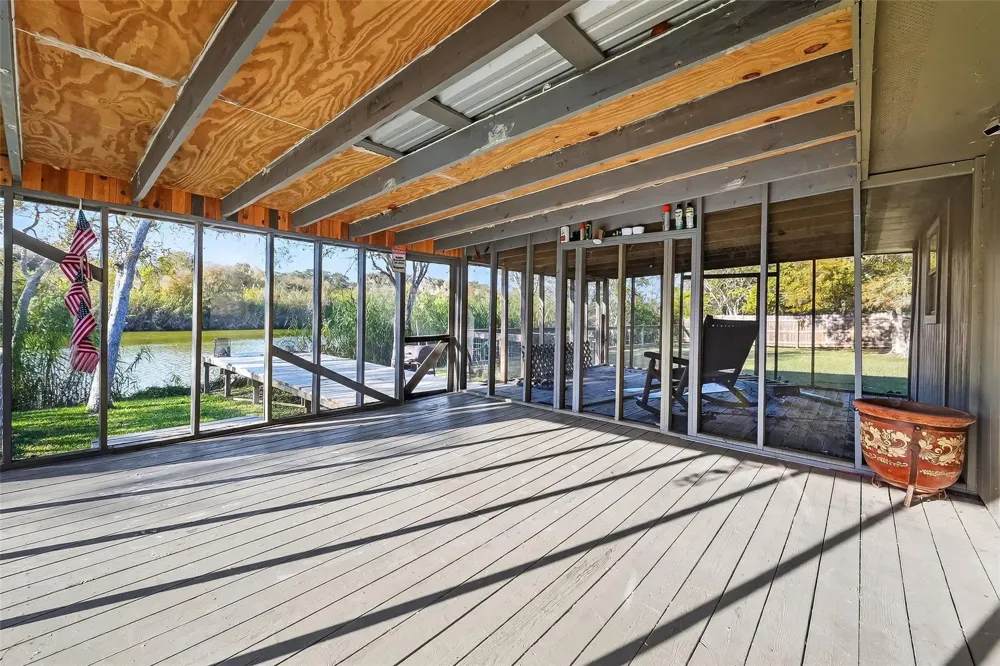 1910 Duncan Drive Oyster Creek, TX 77541