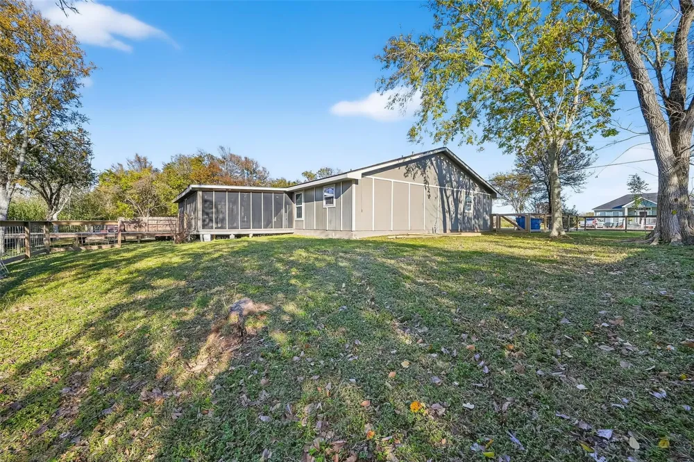 1910 Duncan Drive Oyster Creek, TX 77541
