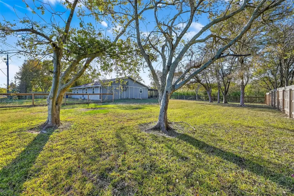 1910 Duncan Drive Oyster Creek, TX 77541