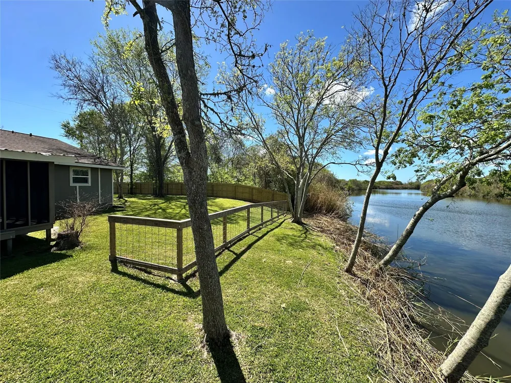 1910 Duncan Drive Oyster Creek, TX 77541