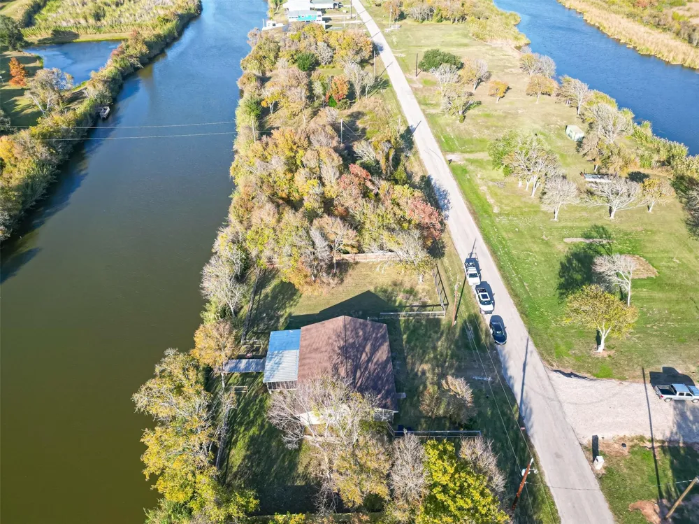 1910 Duncan Drive Oyster Creek, TX 77541