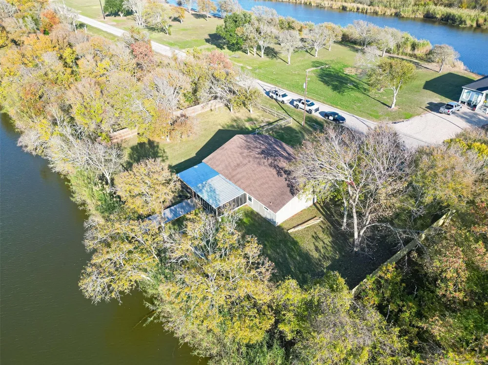 1910 Duncan Drive Oyster Creek, TX 77541