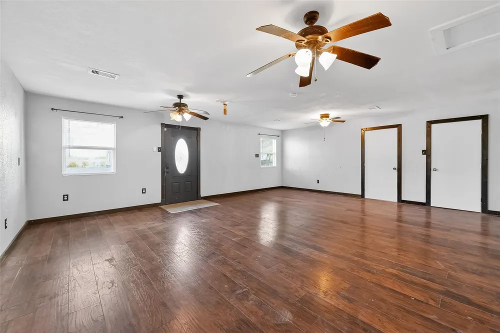 1910 Duncan Drive Oyster Creek, TX 77541