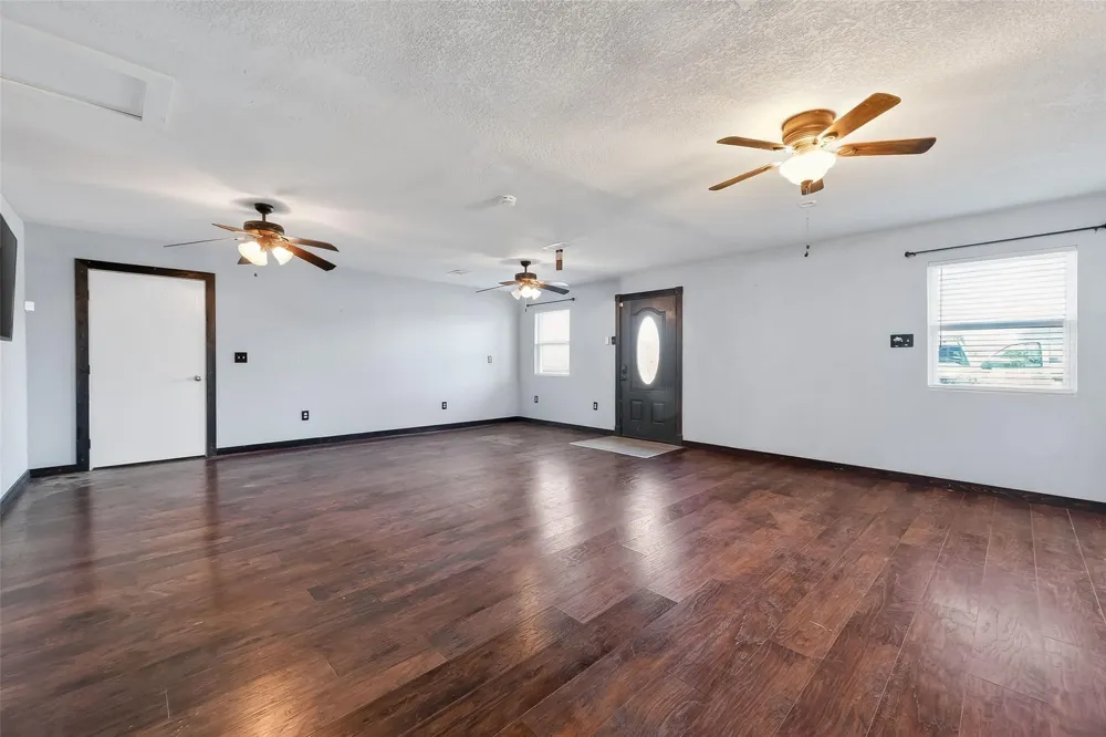 1910 Duncan Drive Oyster Creek, TX 77541