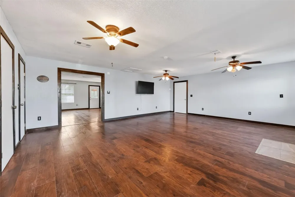 1910 Duncan Drive Oyster Creek, TX 77541