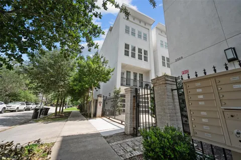 2505 Dorrington #E
