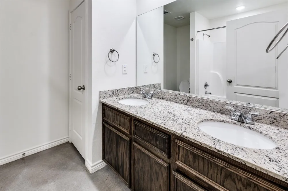 6011 Amelia Earhart Boulevard #B Killeen, TX 76543