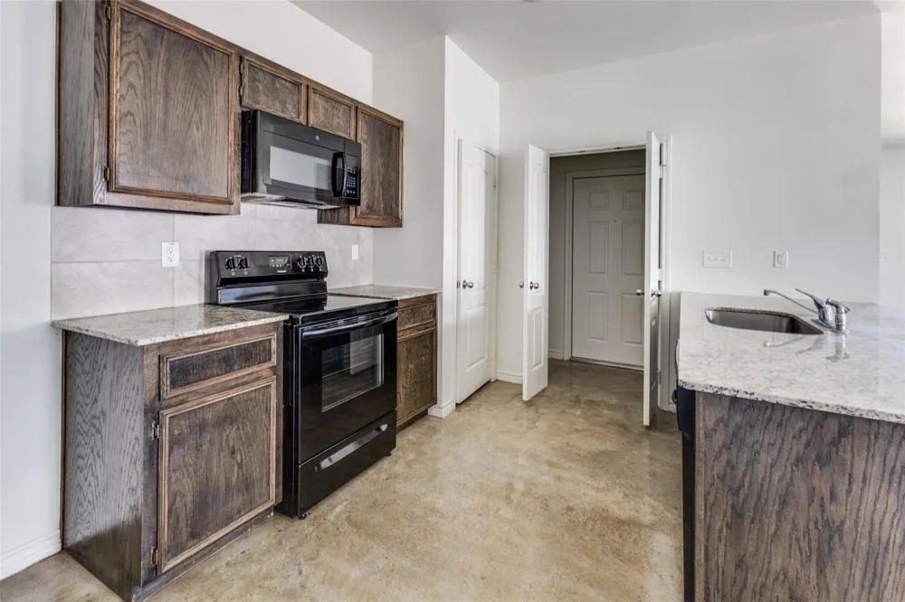 6011 Amelia Earhart Boulevard #B Killeen, TX 76543