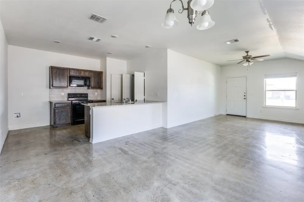 6011 Amelia Earhart Boulevard #B Killeen, TX 76543