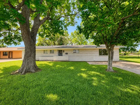 1106 Caroline Drive