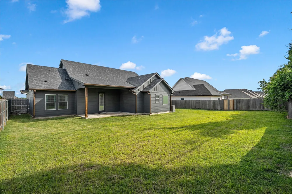 913 Day Star Drive Hewitt, TX 76643