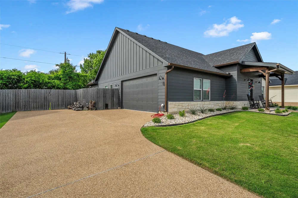 913 Day Star Drive Hewitt, TX 76643