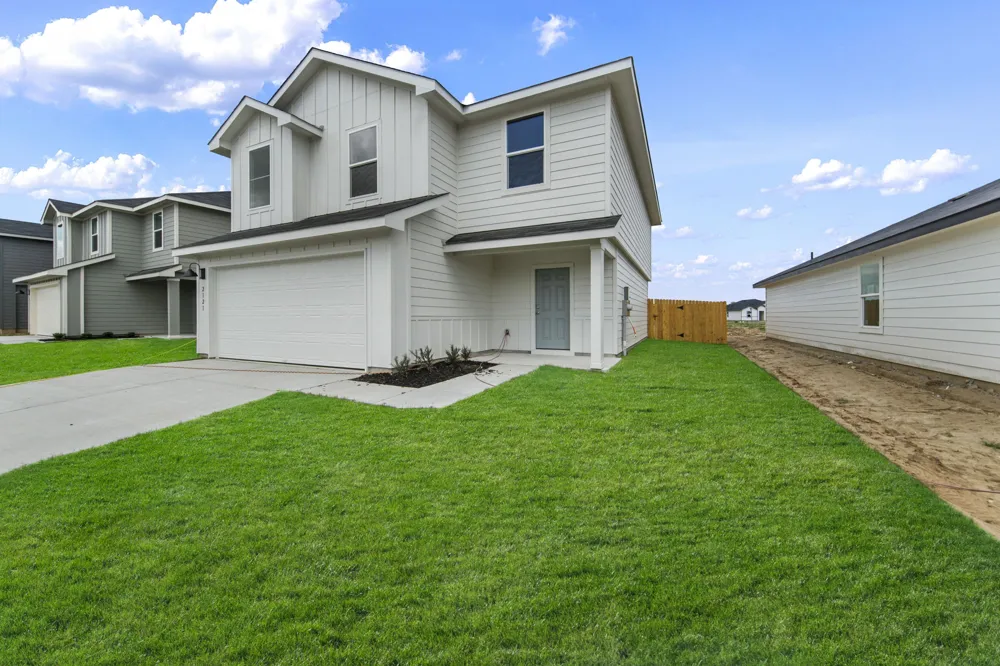 2121 Windflower Lane Luling, TX 78648