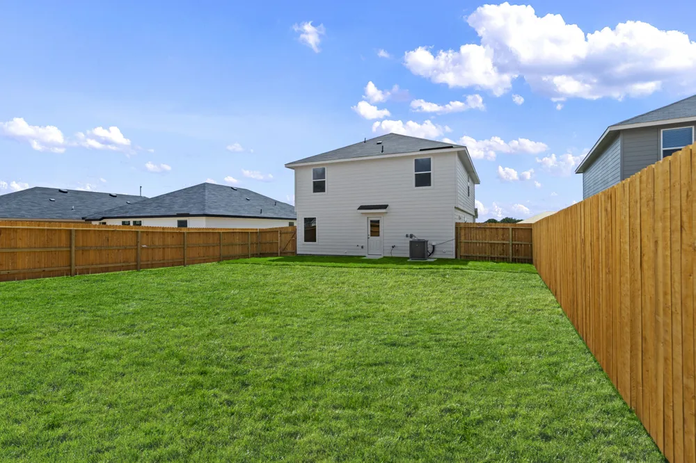 2121 Windflower Lane Luling, TX 78648
