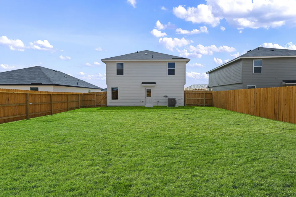 2121 Windflower Lane Luling, TX 78648