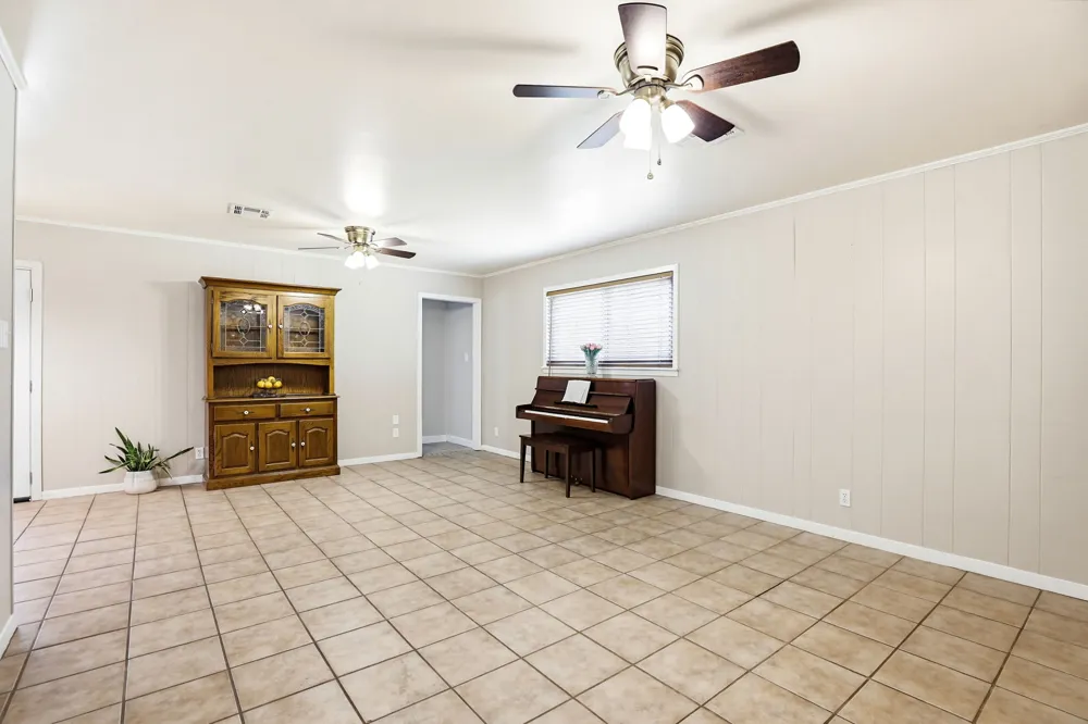 125 Glendale Street Luling, TX 78648