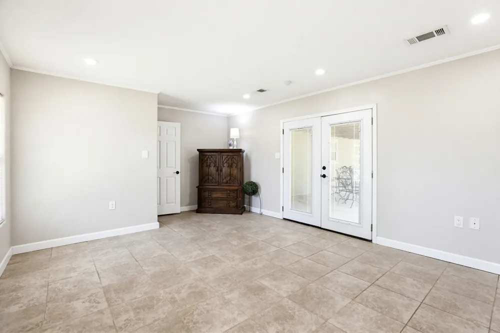 125 Glendale Street Luling, TX 78648