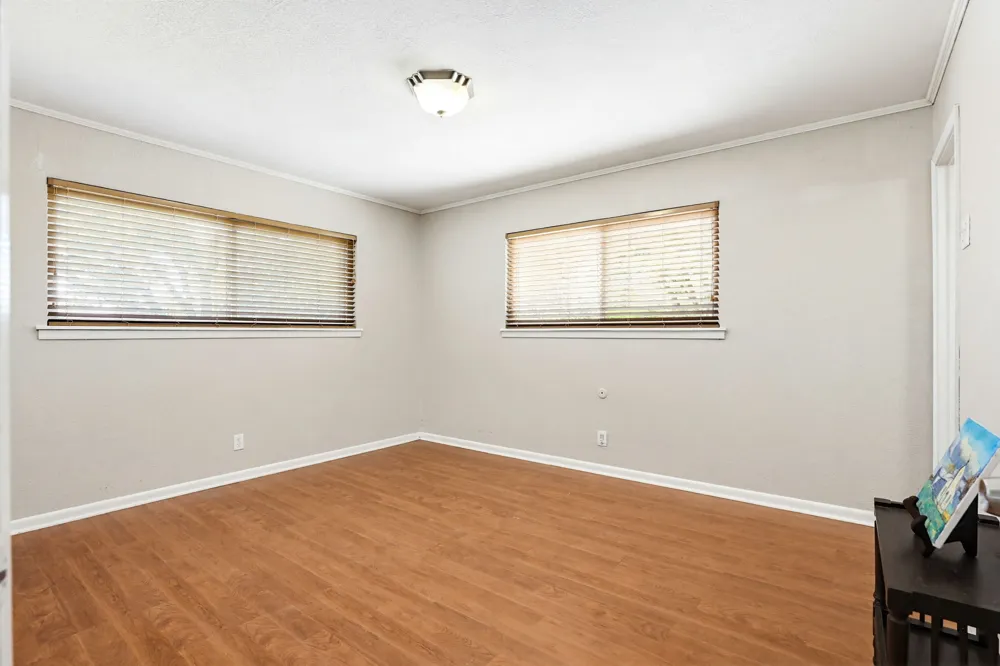 125 Glendale Street Luling, TX 78648